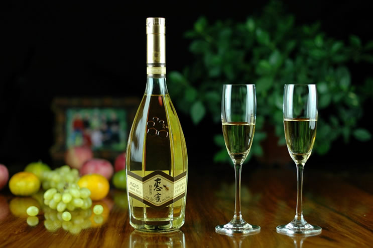 定远明相王酒厂正在使用我们的桃子酒设备